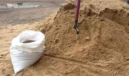 Песок в мешках  ( 2 ведра по  12 литров = 24 литра   28 кг + - 10 % кг )